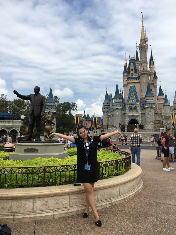 语系旅游英语专业学生W1501刘丽玲赴美国迪士尼进行为期六个月的实习.jpg